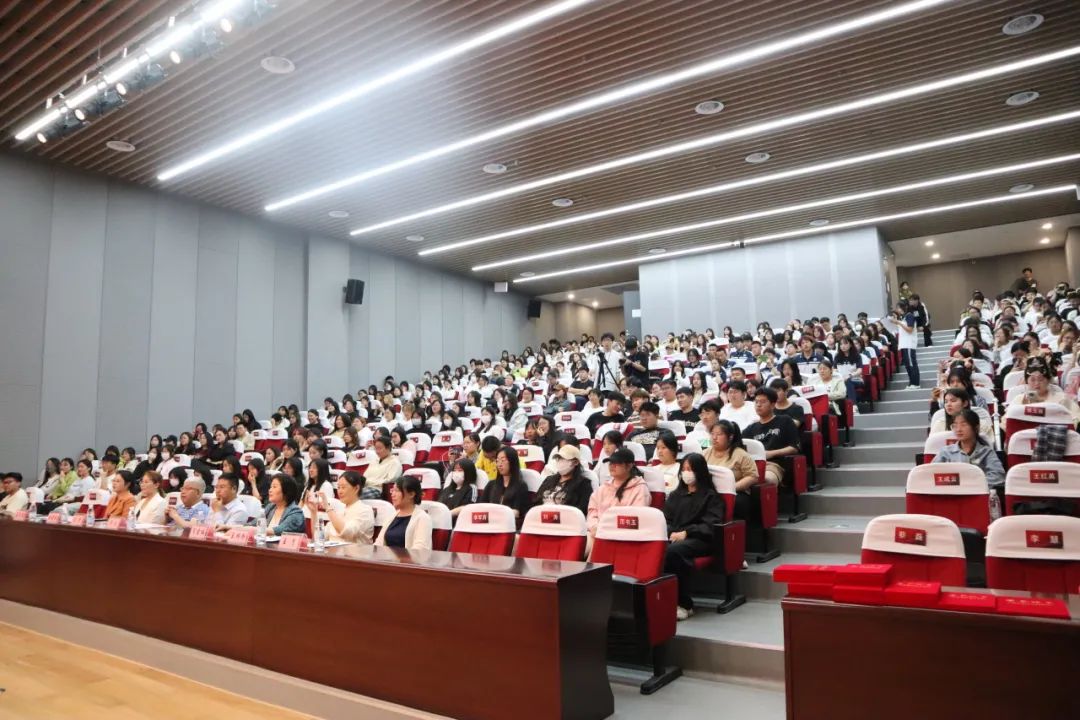 1718612264967054125.jpg 1718612264967054125.jpg